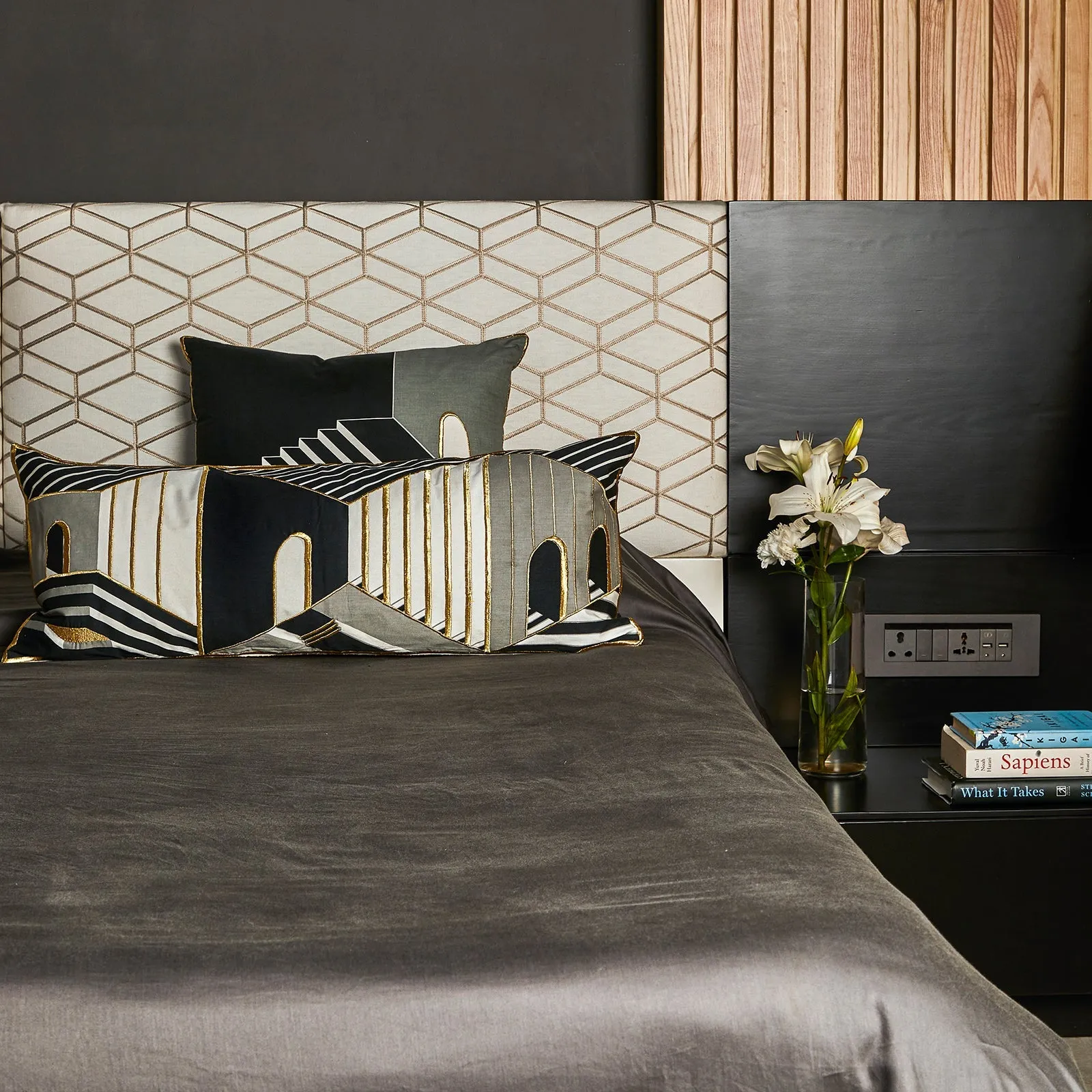 2 Faced Cushion - Black Streetscape