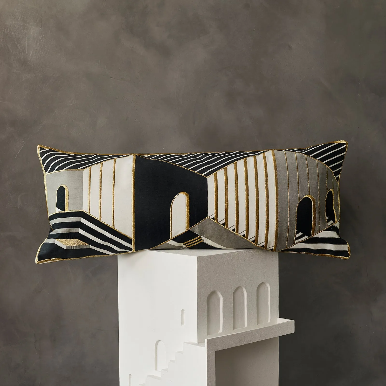 2 Faced Cushion - Black Streetscape