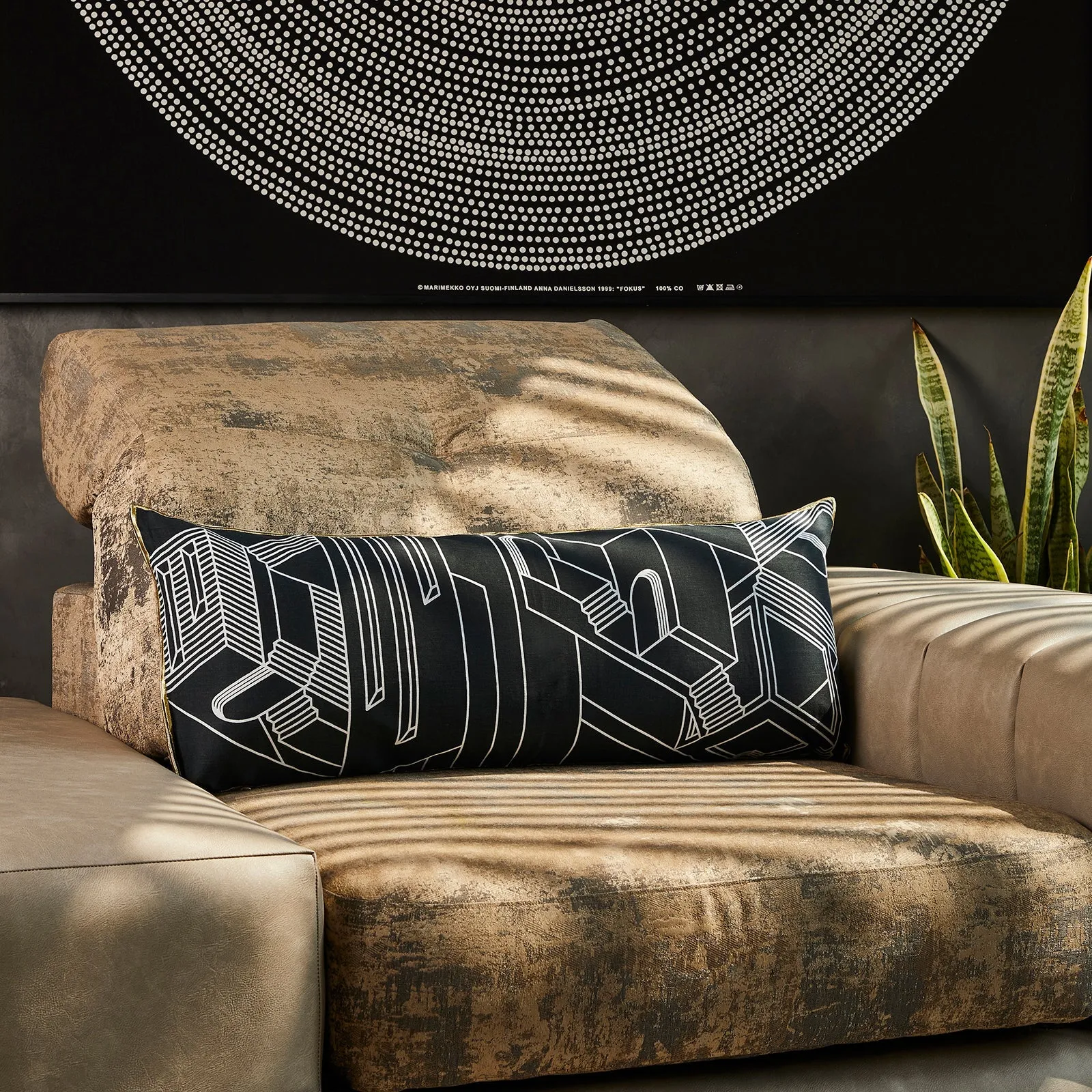 2 Faced Cushion - Black Streetscape