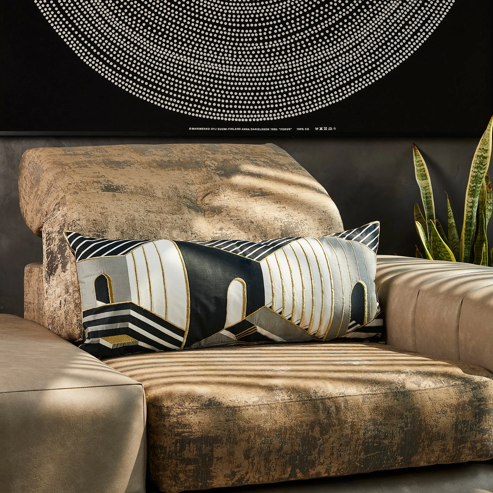 2 Faced Cushion - Black Streetscape
